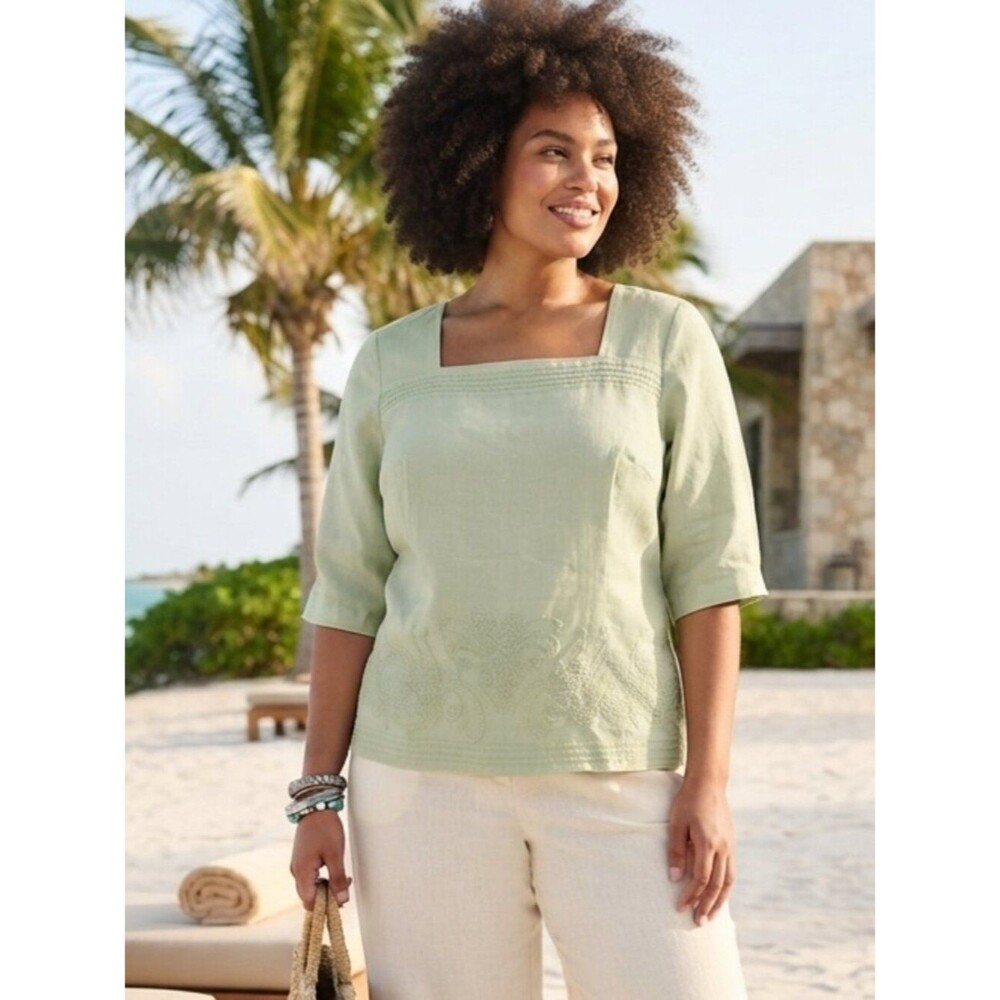 Tweeds Woman Celery Embroidered Square Neck Tunic Size 2X